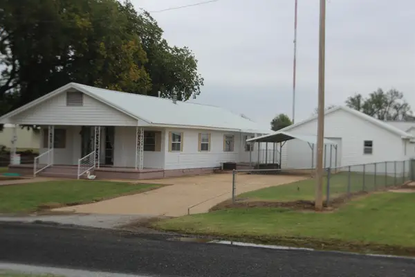 68590 4th St, Camargo, OK 73835