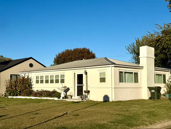 722 S Krouth St, Mooreland, OK 73852