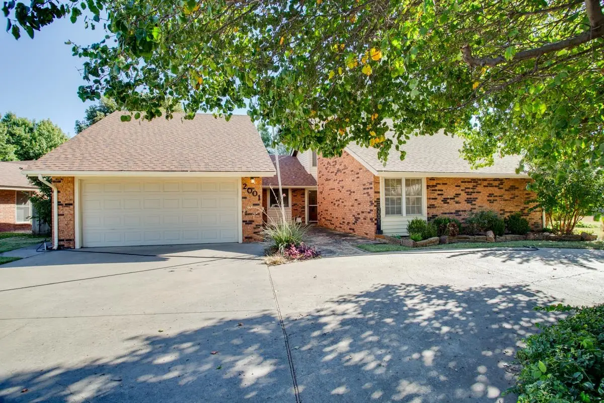 2001 Country Club Dr, Enid, OK 73703 - Image #1