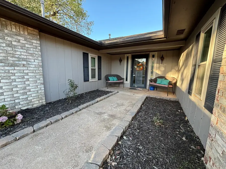 2041 Buggy Whip Ln, Enid, OK 73703 - Image #2