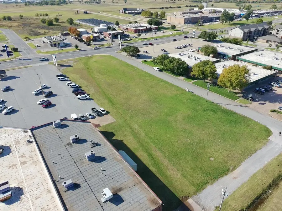 1120 W Willow Rd, Enid, OK 73703 - Image #2