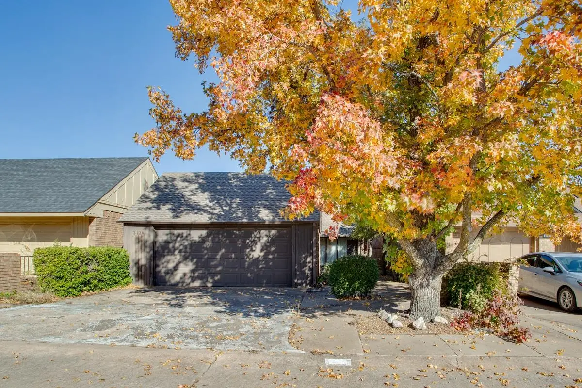 2126 Wilshire Dr, Enid, OK 73703 - Image #1
