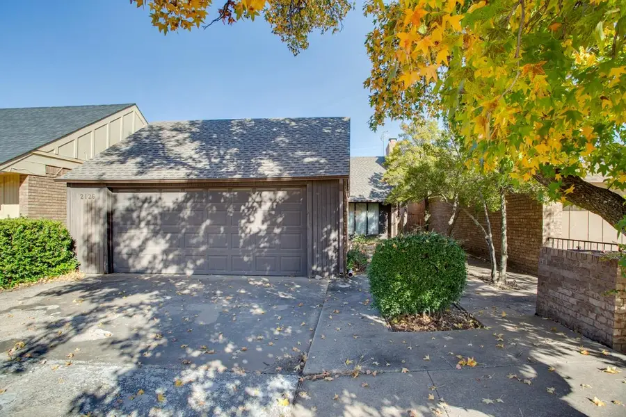 2126 Wilshire Dr, Enid, OK 73703 - Image #2