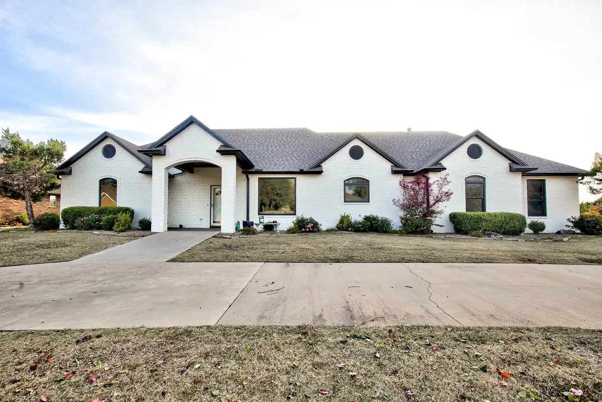 2902 Barn Swallow Rd, Enid, OK 73703 - Image #1