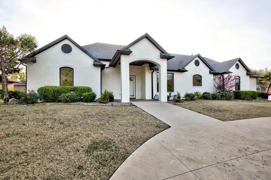 2902 Barn Swallow Rd, Enid, OK 73703 - Image #2