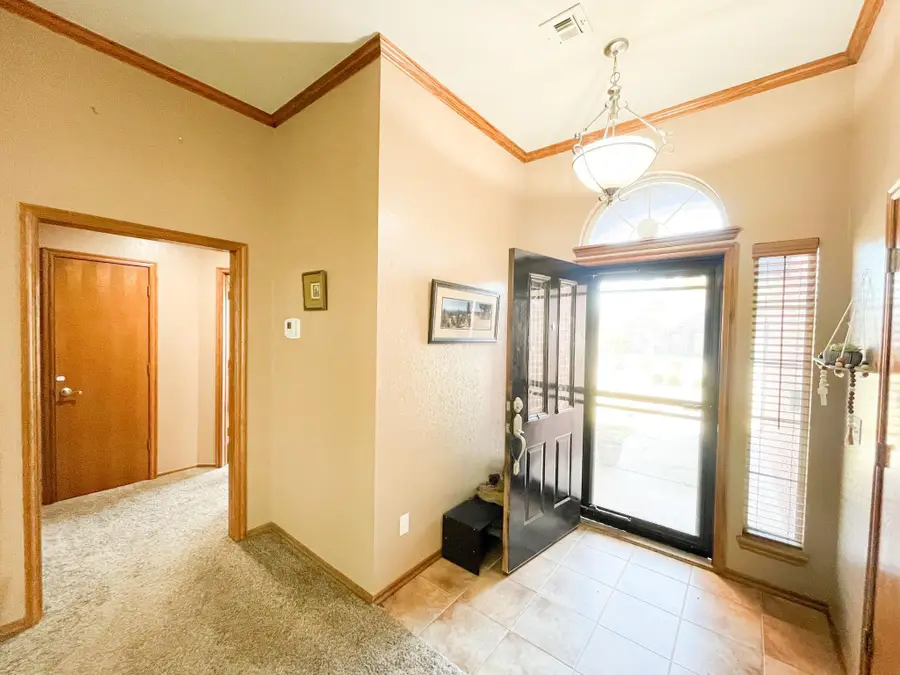 504 Oakdale Dr, Enid, OK 73703 - Image #2