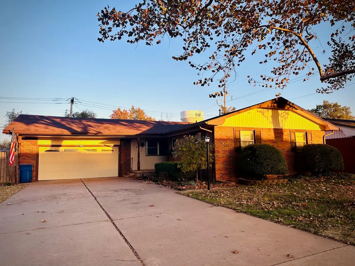 1921 Pontiac Dr, Enid, OK 73703 - Image #1