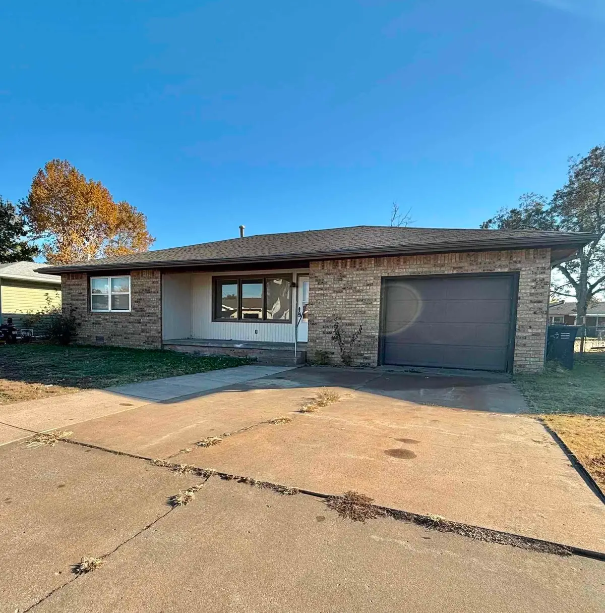 717 Mesquite Dr, Enid, OK 73701 - Image #1