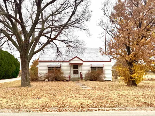 601 N Elm St, Mooreland, OK 73852