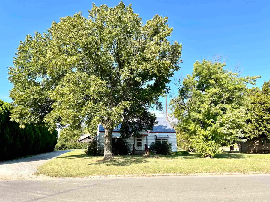 601 N Elm St, Mooreland, OK 73852 - Image #2