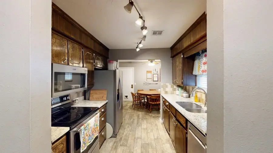 617 Comanche Dr, Woodward, OK 73801 - Image #3