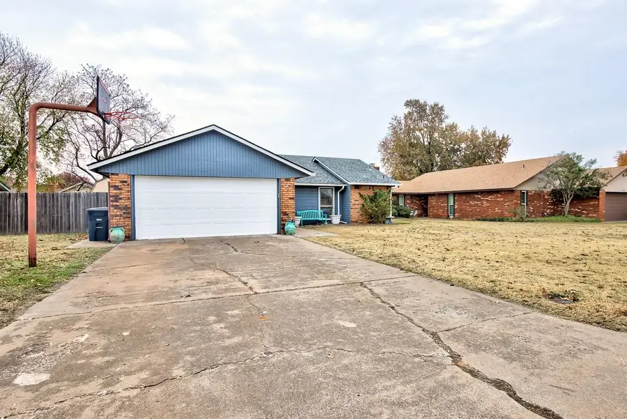 401 Roseanne St, Enid, OK 73703-9999 - Image #2