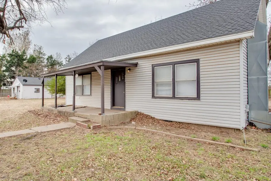 422 Lydell Carr Dr, Enid, OK 73703 - Image #2