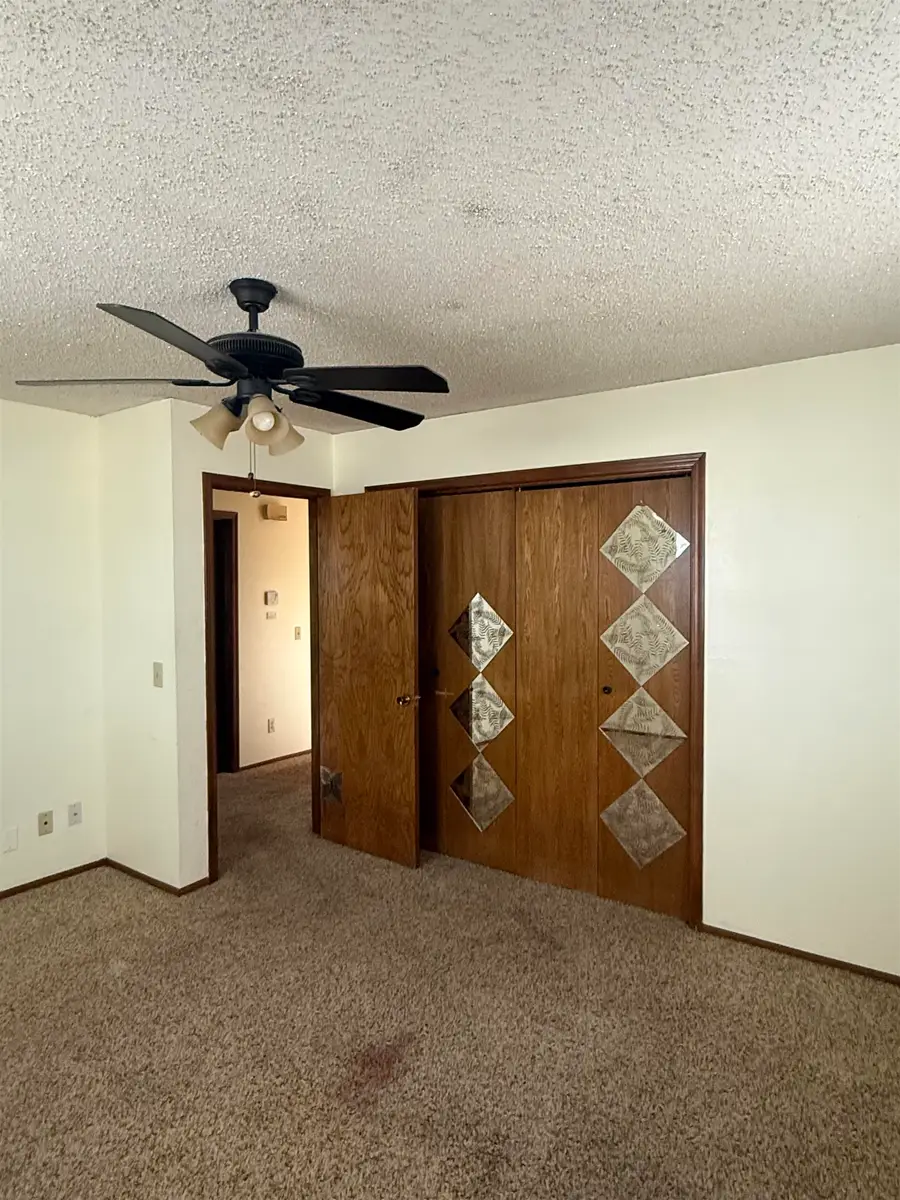 801 E A St, Watonga, OK 73772 - Image #2