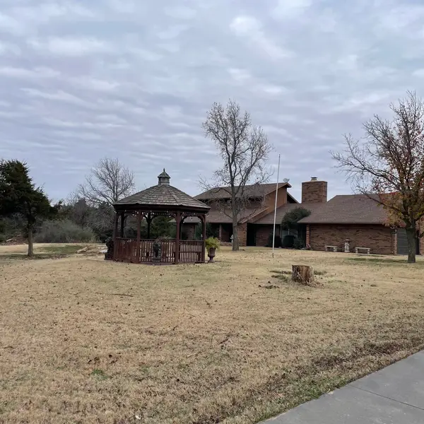 6225 N WheatRidge Rd, Enid, OK 73703