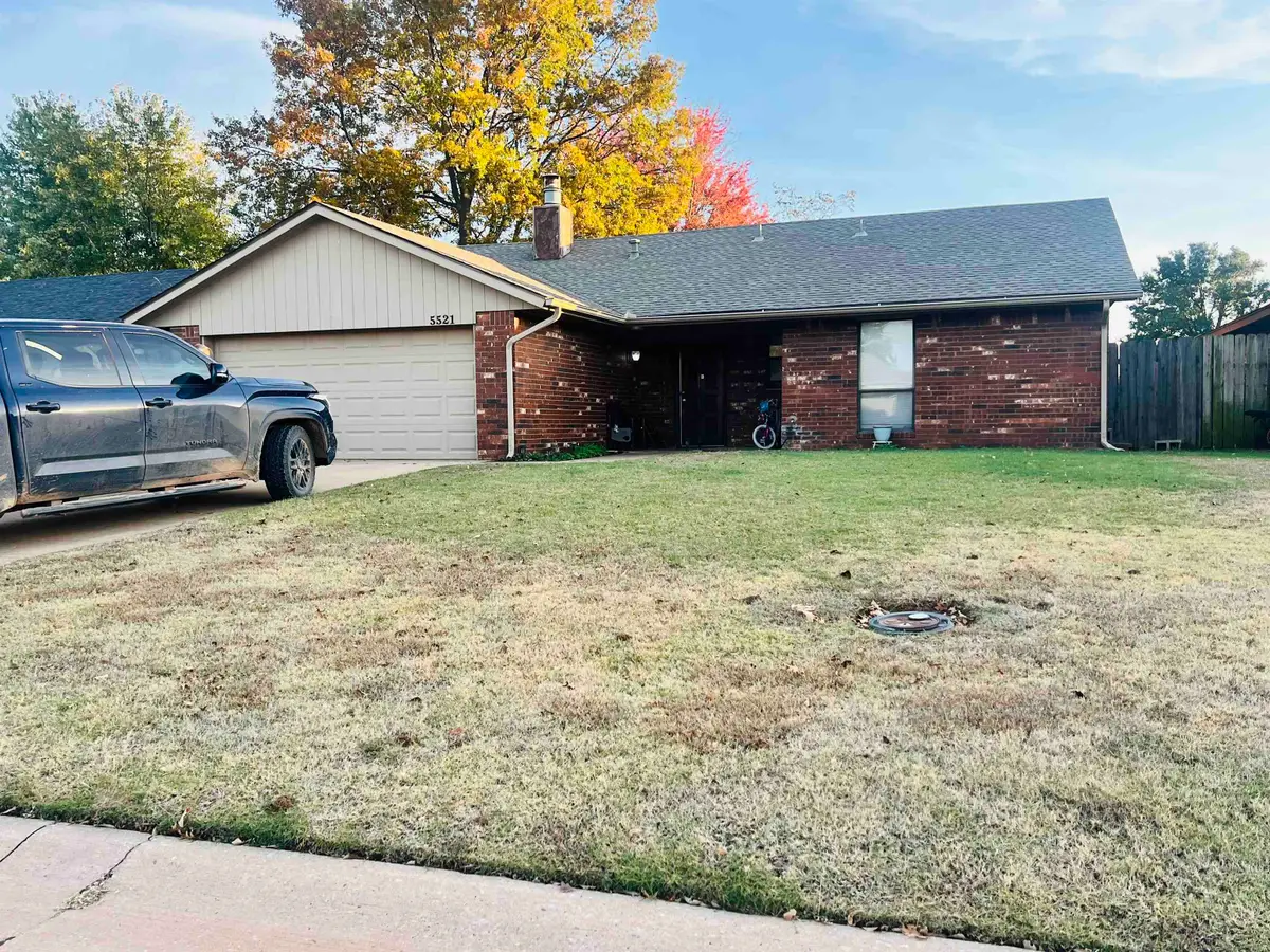 5521 Arrowhead Dr, Enid, OK 73703 - Image #1