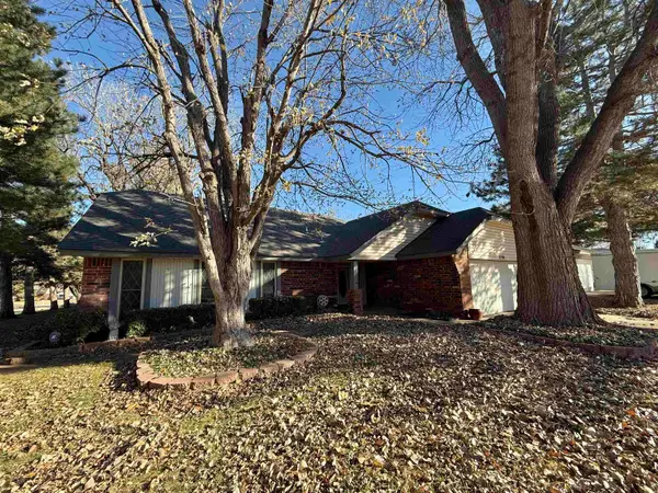 3206 Robin Ridge Rd, Woodward, OK 73801-6363