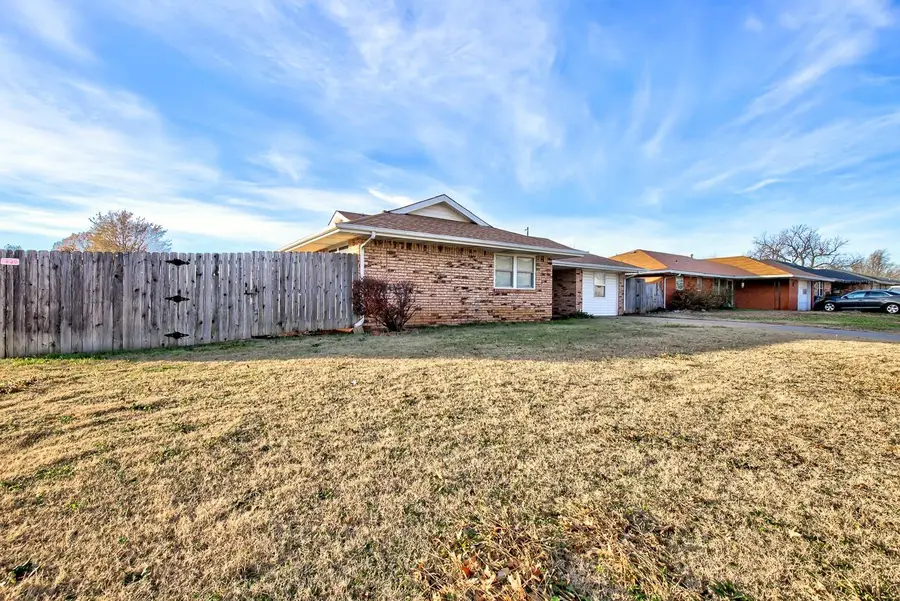 1321 E Cherry Ave, Enid, OK 73701 - Image #2