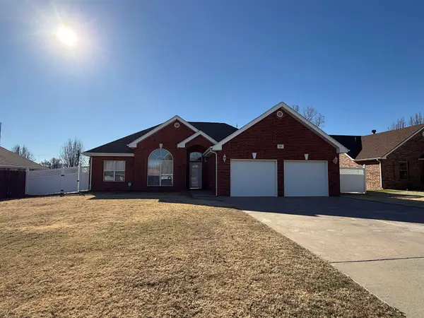 109 Redwood Dr, Woodward, OK 73801-6042