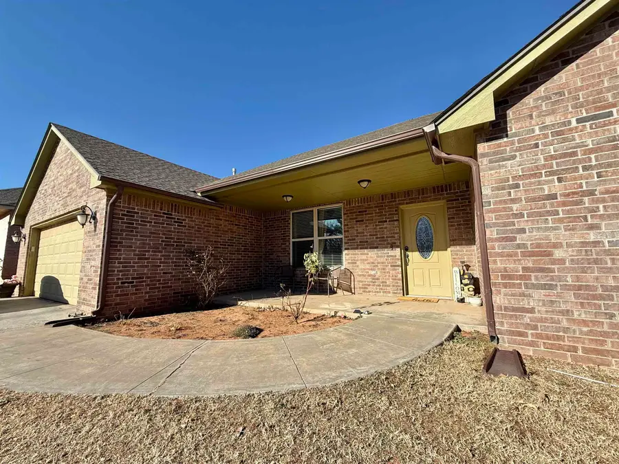 4714 Cottonwood Dr, Woodward, OK 73801-3852 - Image #2