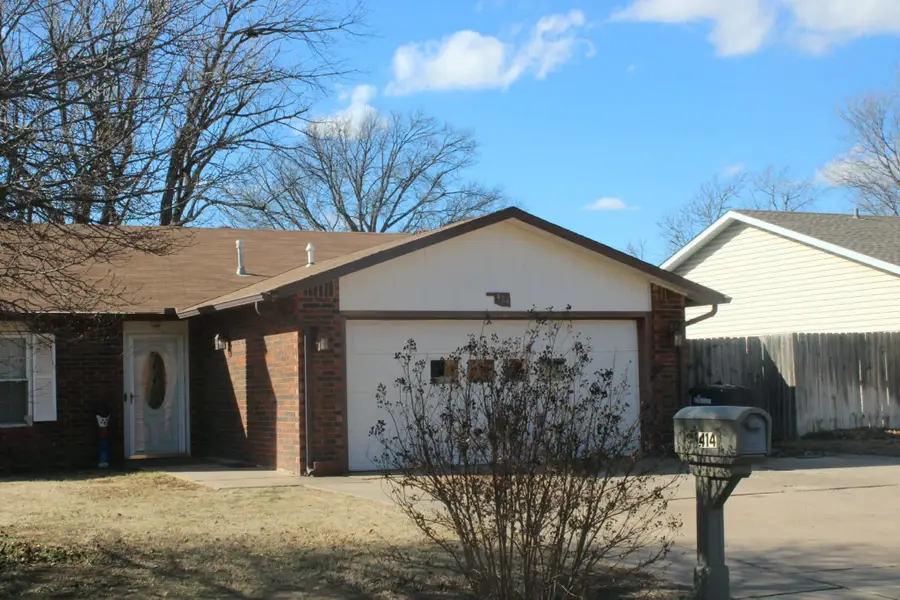 414 Greg St, Enid, OK 73703 - Image #2