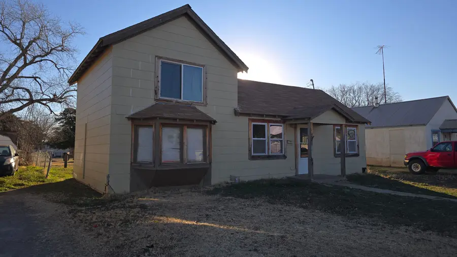 214 N Eleventh Ave, Fairview, OK 73737 - #2