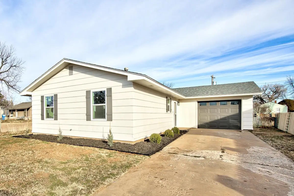 220 E Olive Ave, Enid, OK 73701 - Image #1