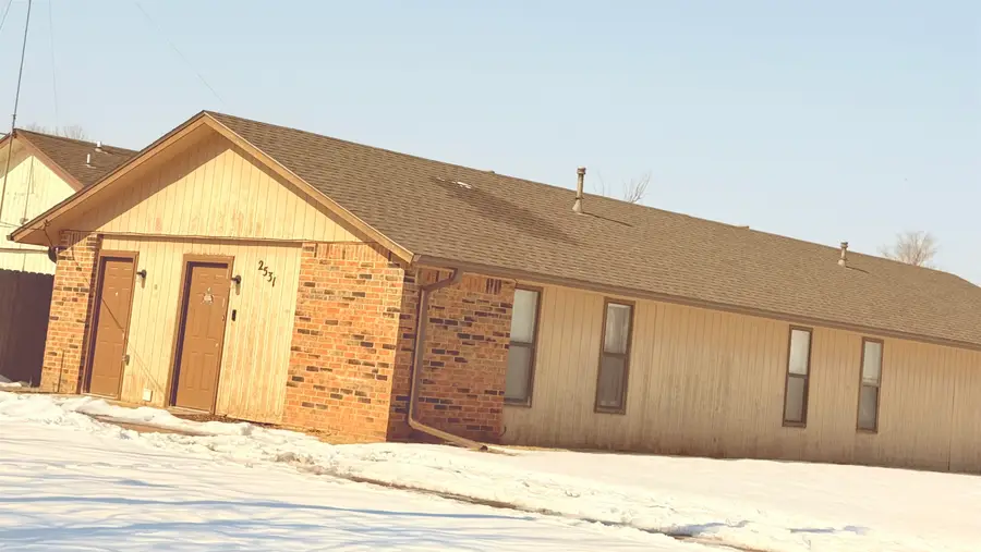 2529 & 2531 E Cedar Ave, Enid, OK 73701-0000 - Image #2