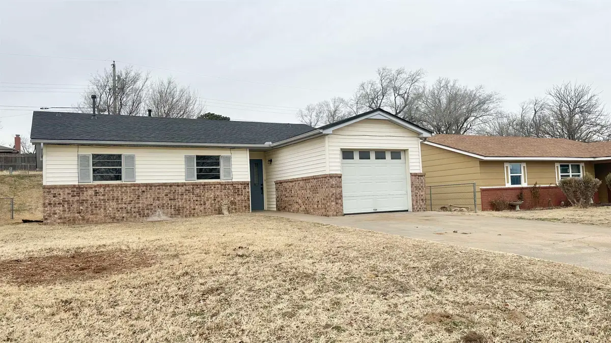 2923 Meadowview Dr, Woodward, OK 73801 - #1