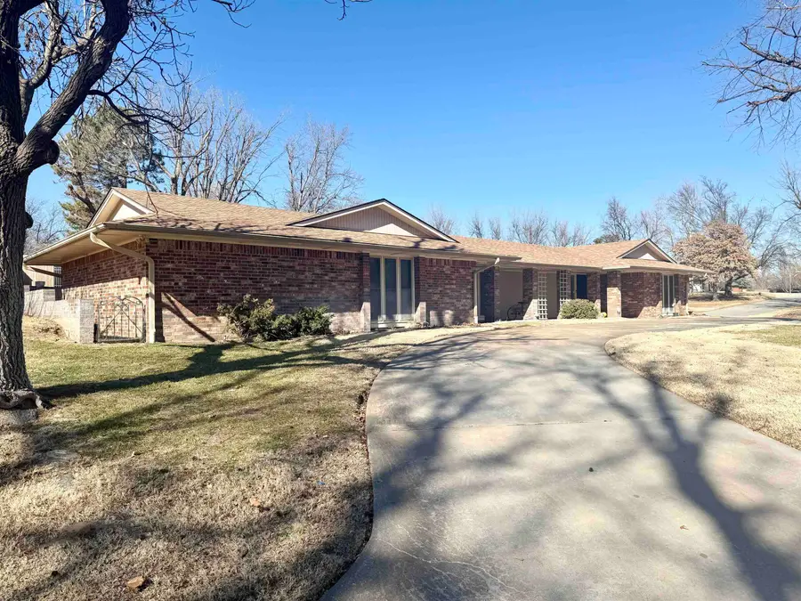 2502 Wildwood Dr, Enid, OK 73703 - #2