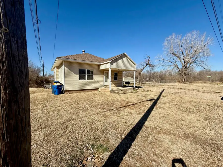 1722 N 3rd St, Enid, OK 73701 - #2