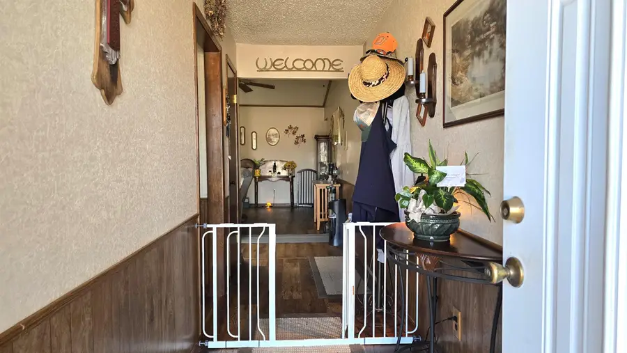 717 Hillcrest Dr, Medford, OK 73759 - Image #2