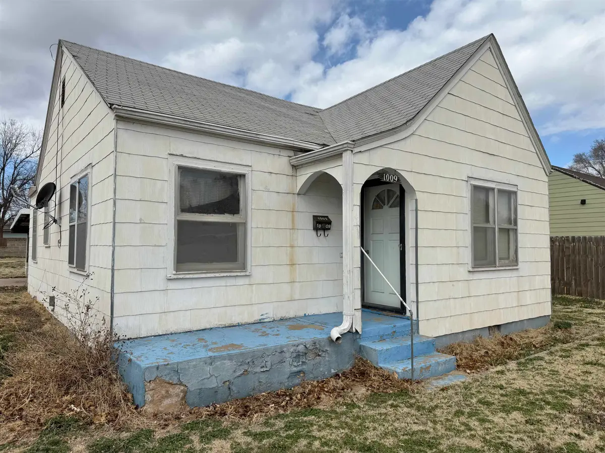 1009 14th St, Woodward, OK 73801 - #1