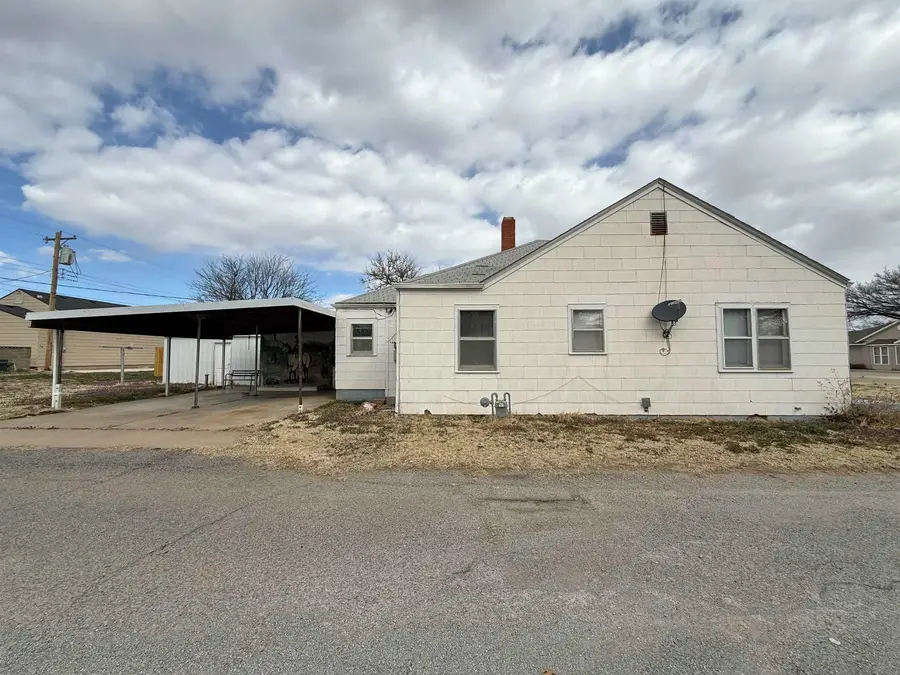 1009 14th St, Woodward, OK 73801 - #3
