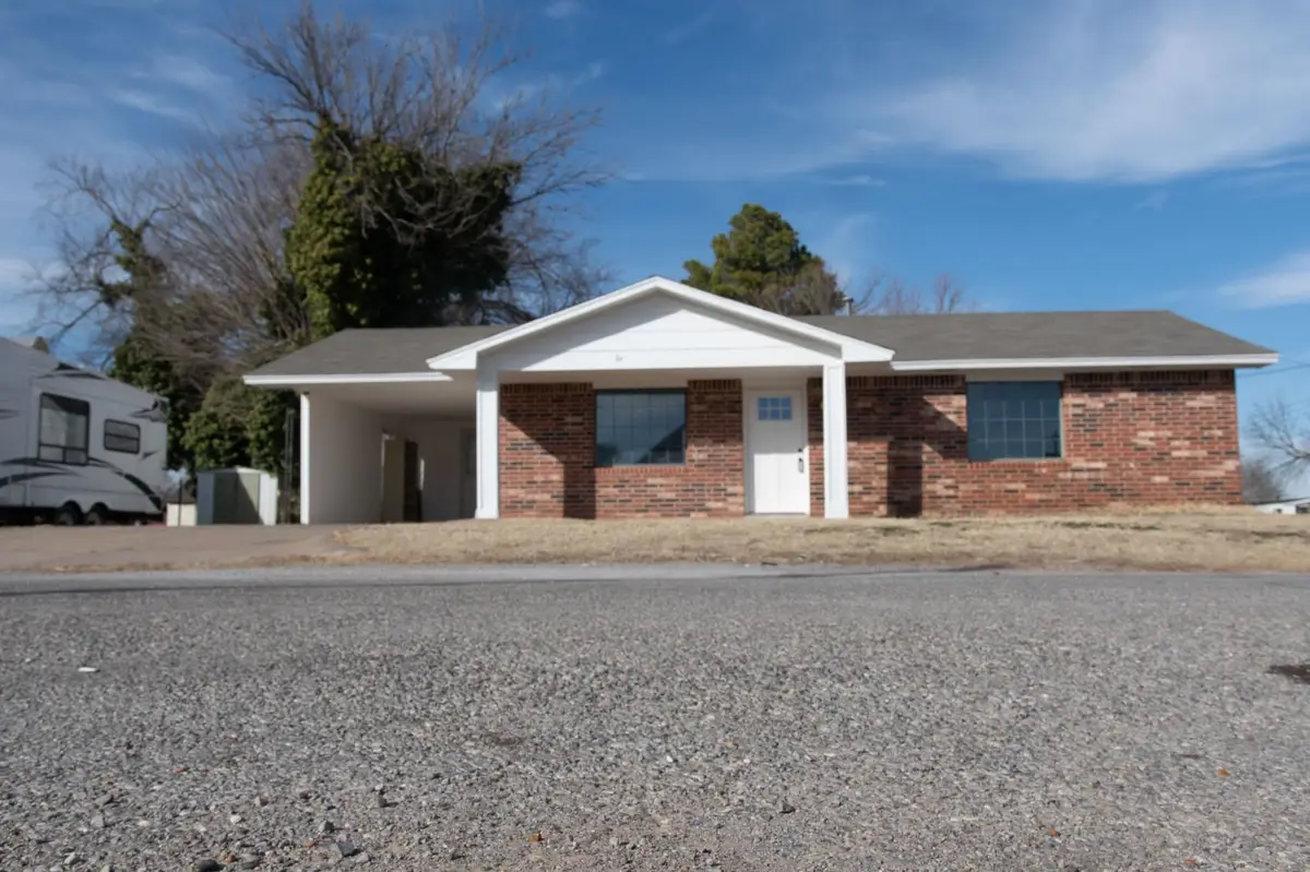 321 E 5th, Watonga, OK 73761 - #1