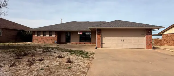 567 Sunset Dr, Watonga, OK 73772