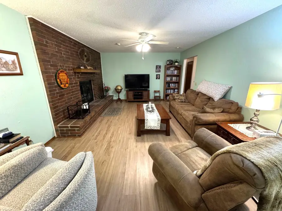 1701 Robin Dr, Woodward, OK 73801 - #3