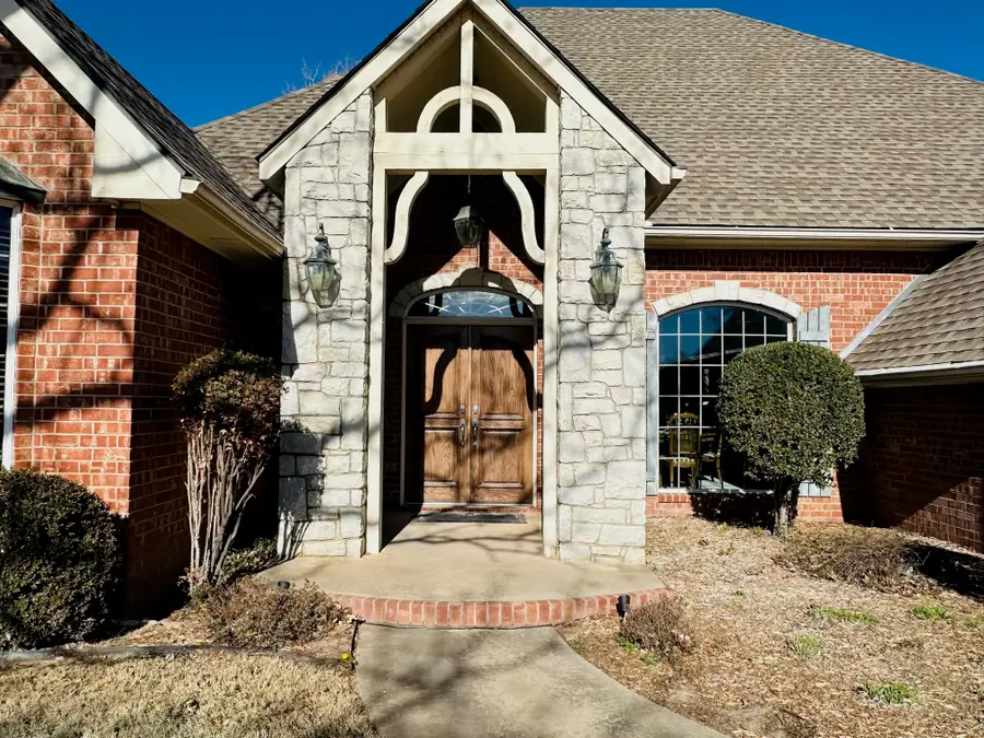 3301 Clairemont, Enid, OK 73703 - #3