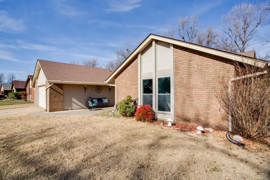 2072 Windmill Ln, Enid, OK 73703-1602 - #2