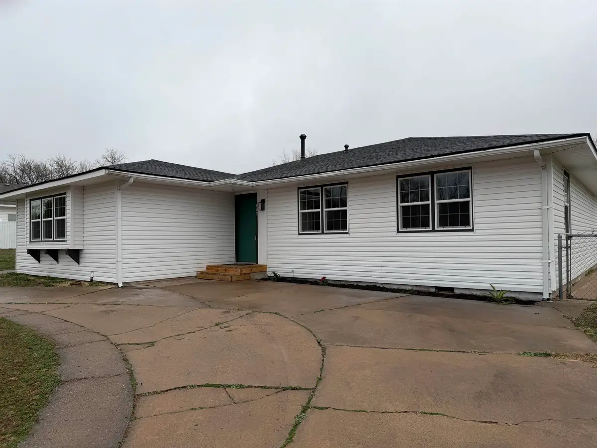 425 S 19th St, Enid, OK 73701 - #1