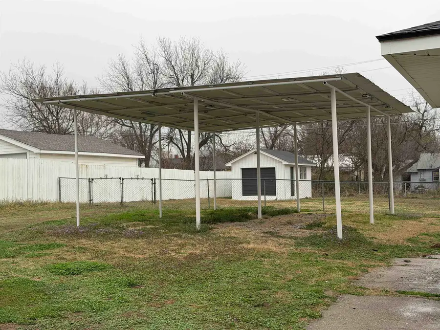425 S 19th St, Enid, OK 73701 - #2