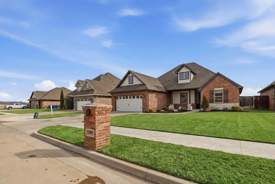 1009 Stonebridge Drive, Enid, OK 73703 - #3