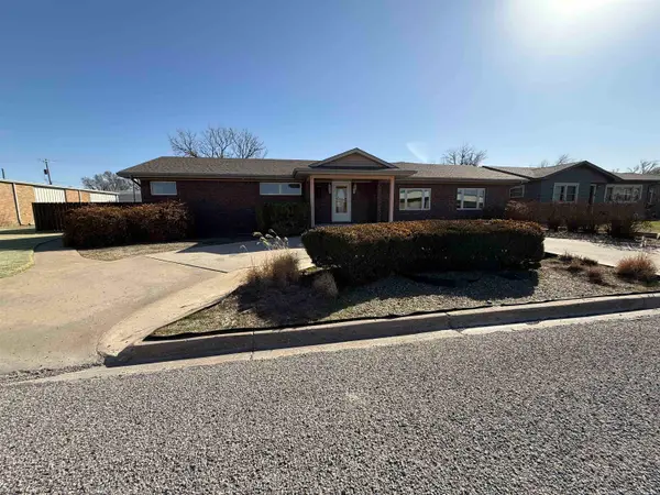 607 SW 1st St, Laverne, OK 73848