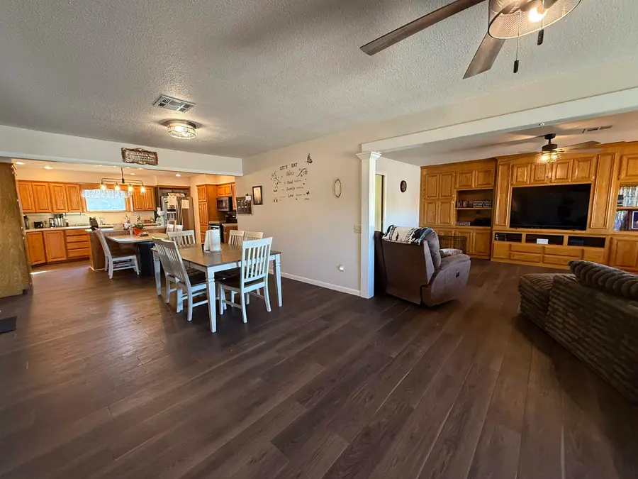 607 SW 1st St, Laverne, OK 73848 - #3