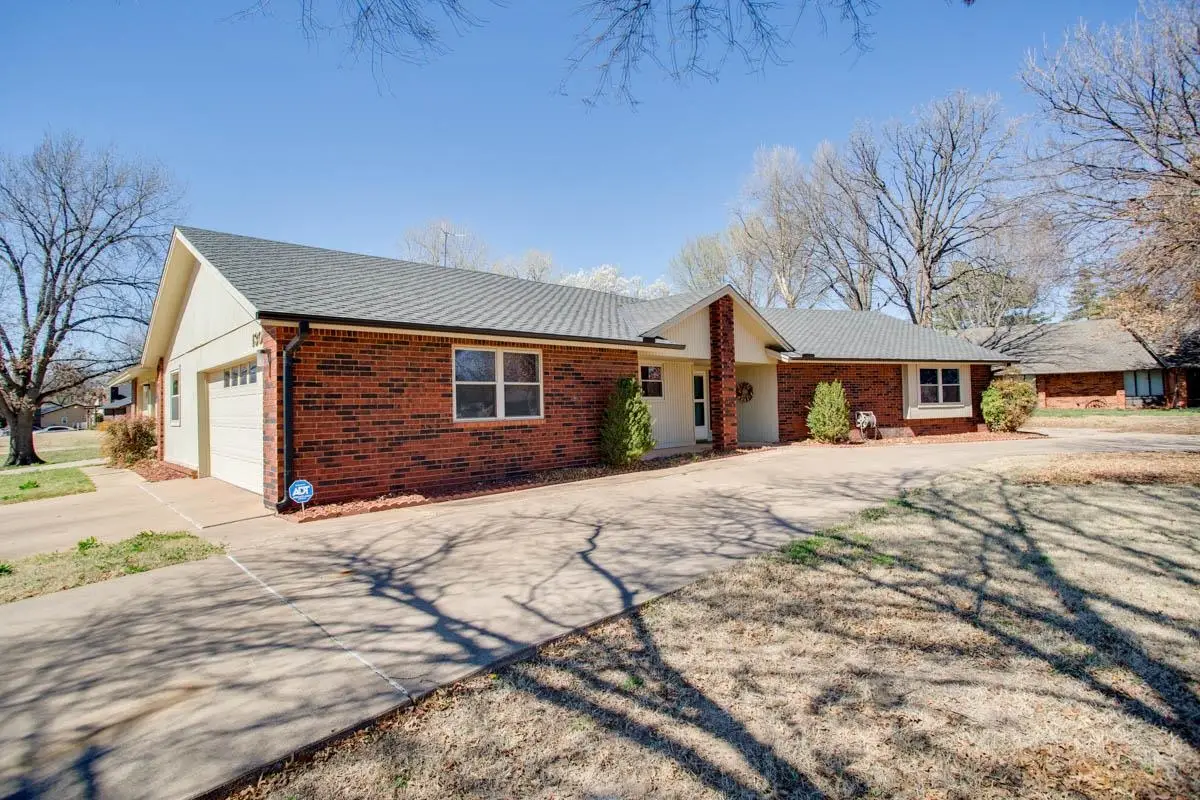 1302 Shady Oaks Pl, Enid, OK 73703 - #1