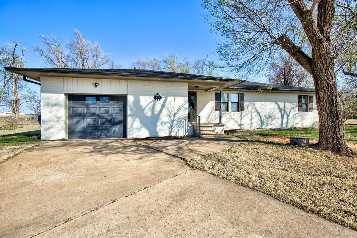 925 N Main, Ringwood, OK 73768 - #1