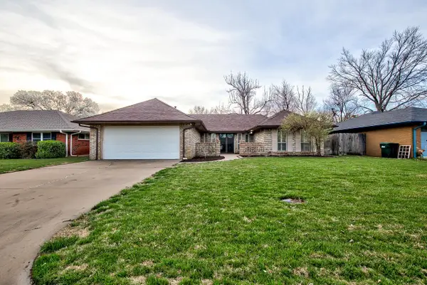 813 Canary Ln, Enid, OK 73703