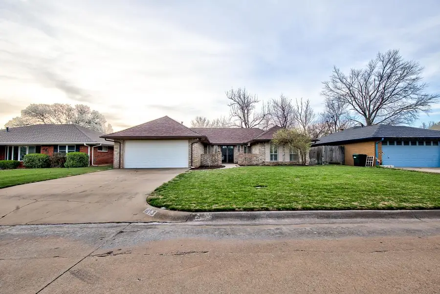 813 Canary Ln, Enid, OK 73703 - #2