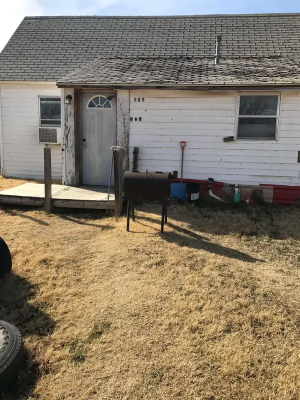 909 Avenue C, Beaver, OK 73932