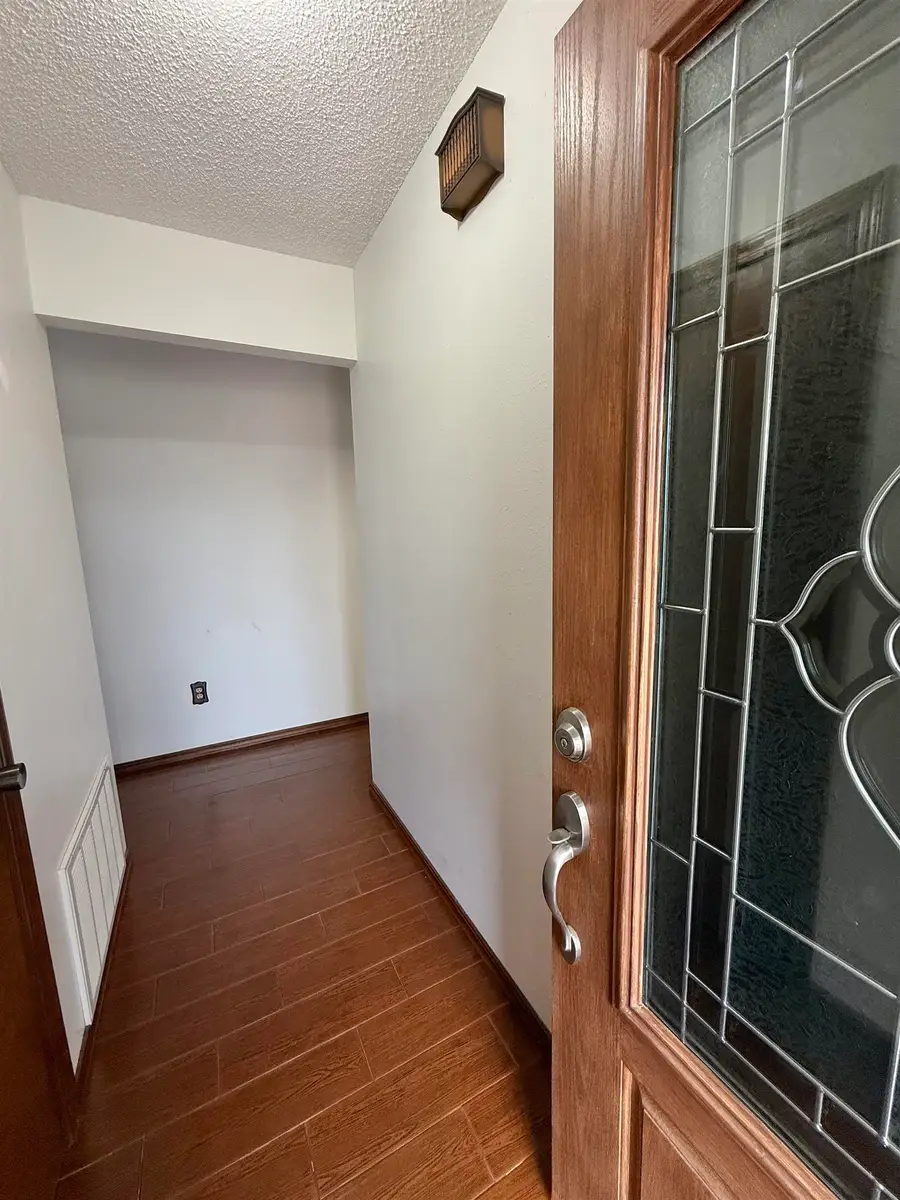 2820 Essex St, Woodward, OK 73801-6414 - #3